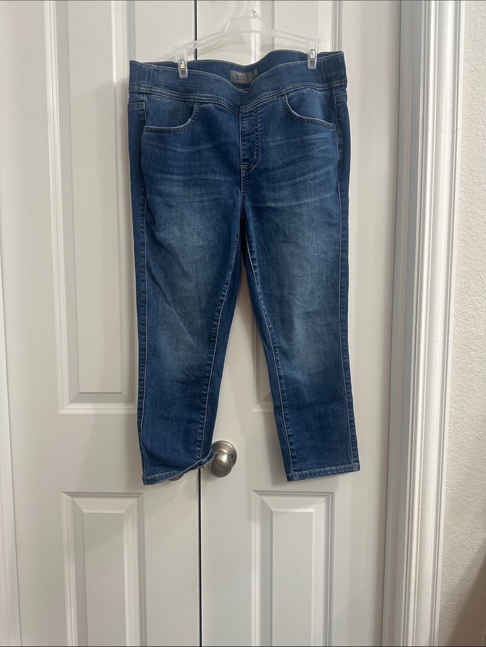 Torrid Crop Lean Jean - stretchy!